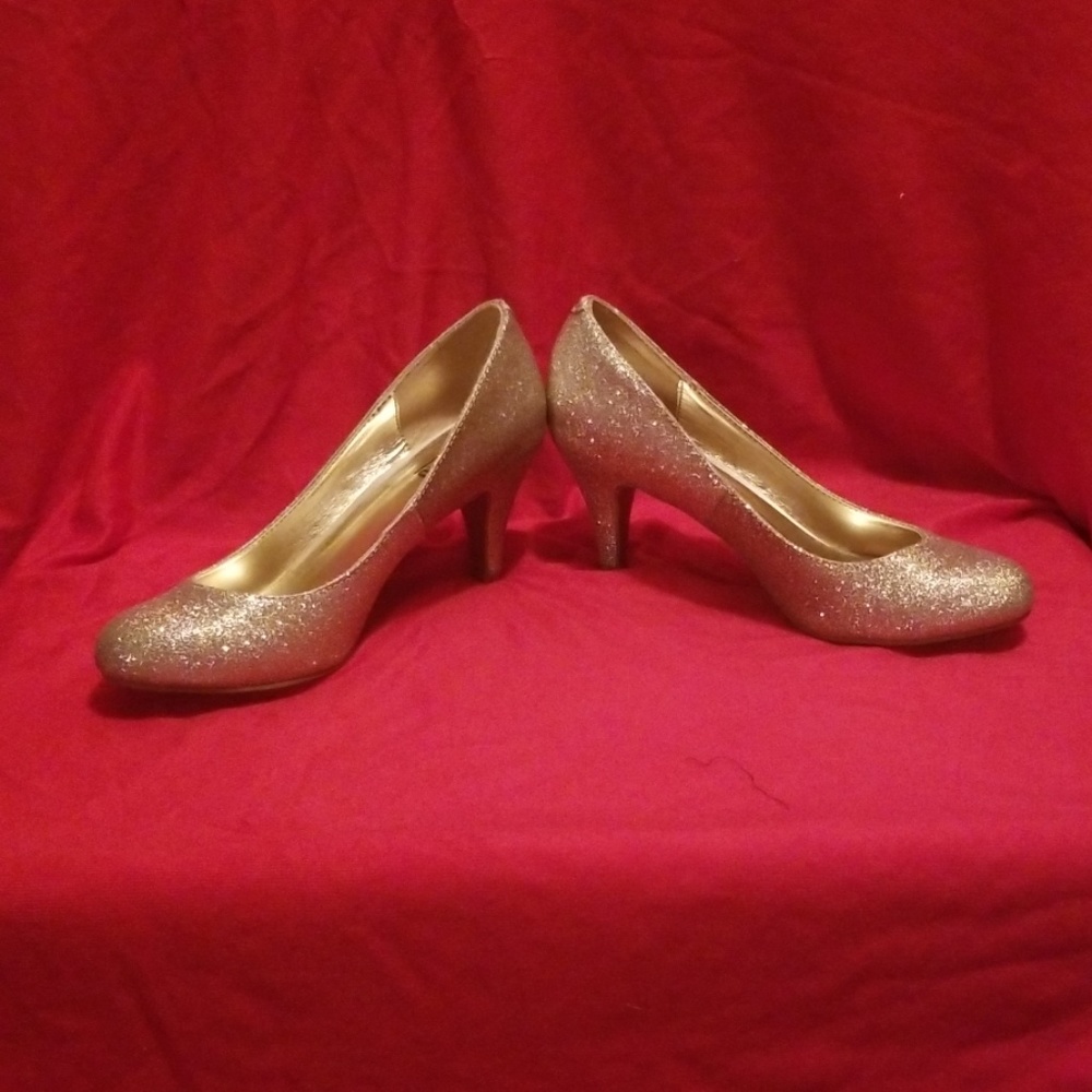 Shoes - Picture 3 of 4